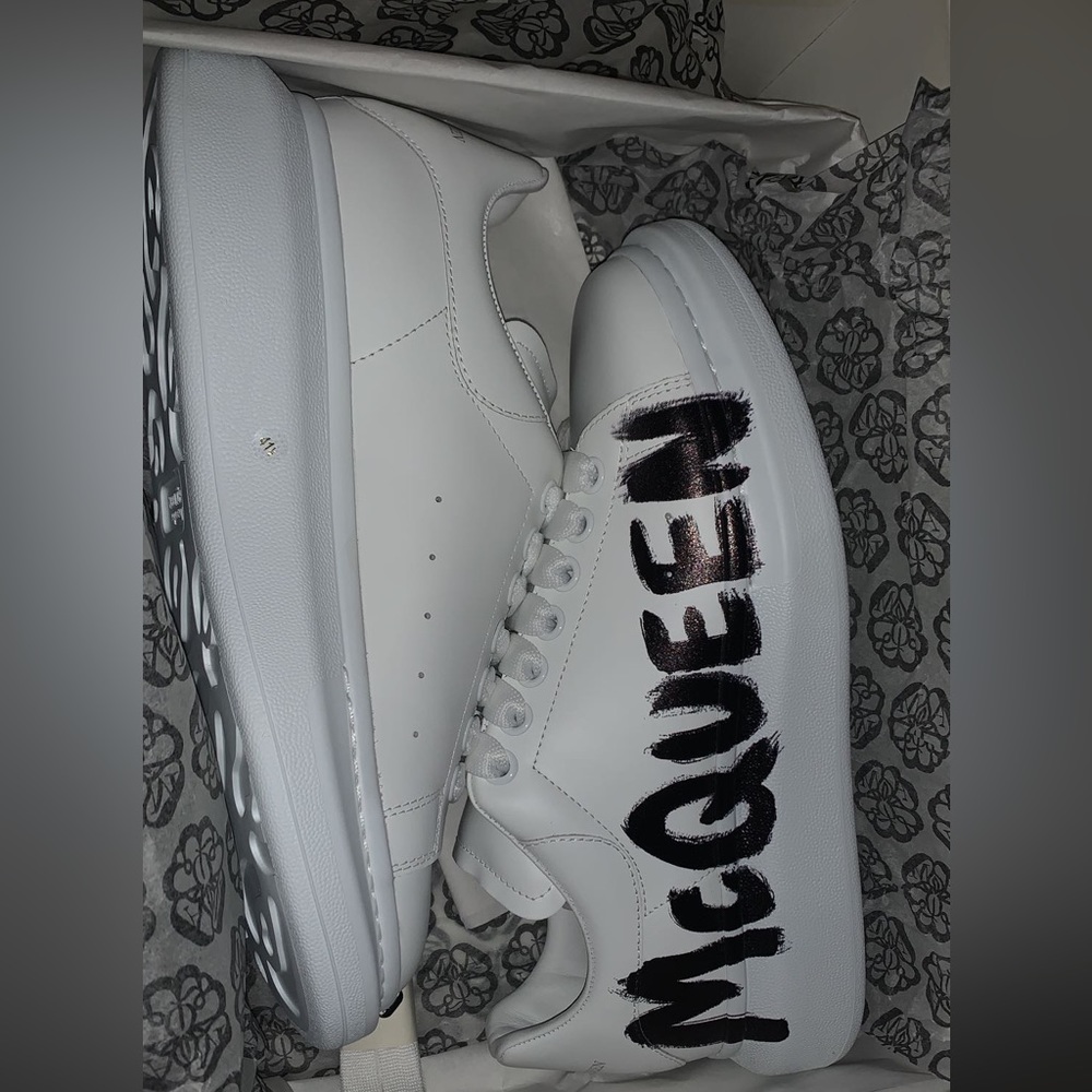 Alexander McQueen graffiti